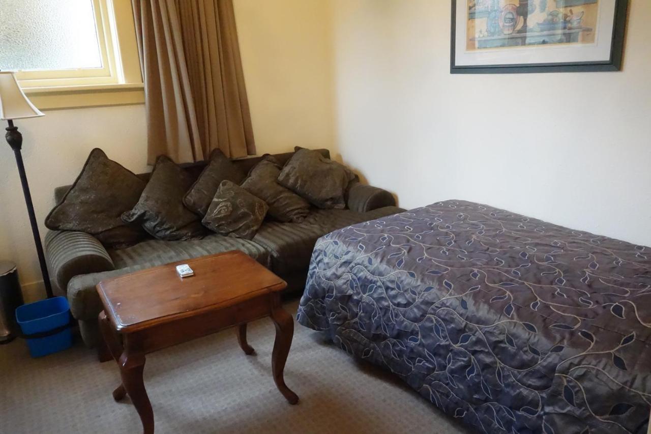 Manor Views Nz Hotel Huntly Kültér fotó