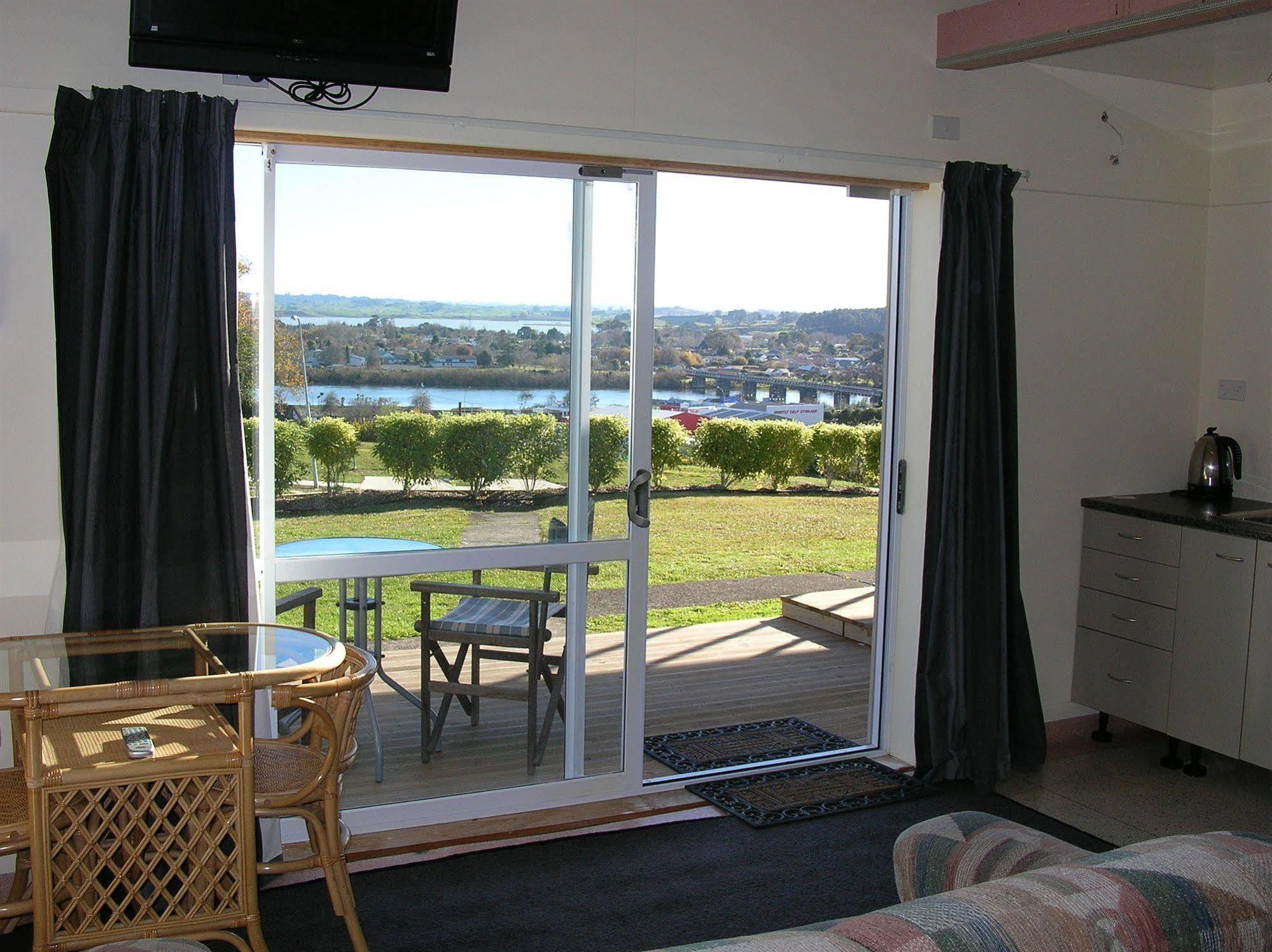 Manor Views Nz Hotel Huntly Kültér fotó